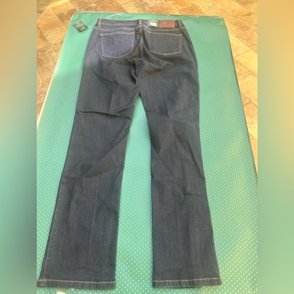 NWT LRL Lauren Jeans Co size 10 x 32 length
Super stretch slim Fit - Picture 2 of 7